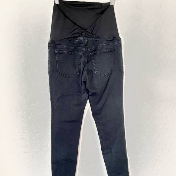 Ingrid & Isabel Crossover Panel Maternity Skinny Jeans in Black, Size 2 - Picture 4 of 6
